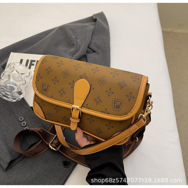 Fashionable and Versatile Retro Small Square Bag 2025 New One-shoulder Crossbody Women's Bag Presbyopia Baguette Bag Foreign Style High-end Trend