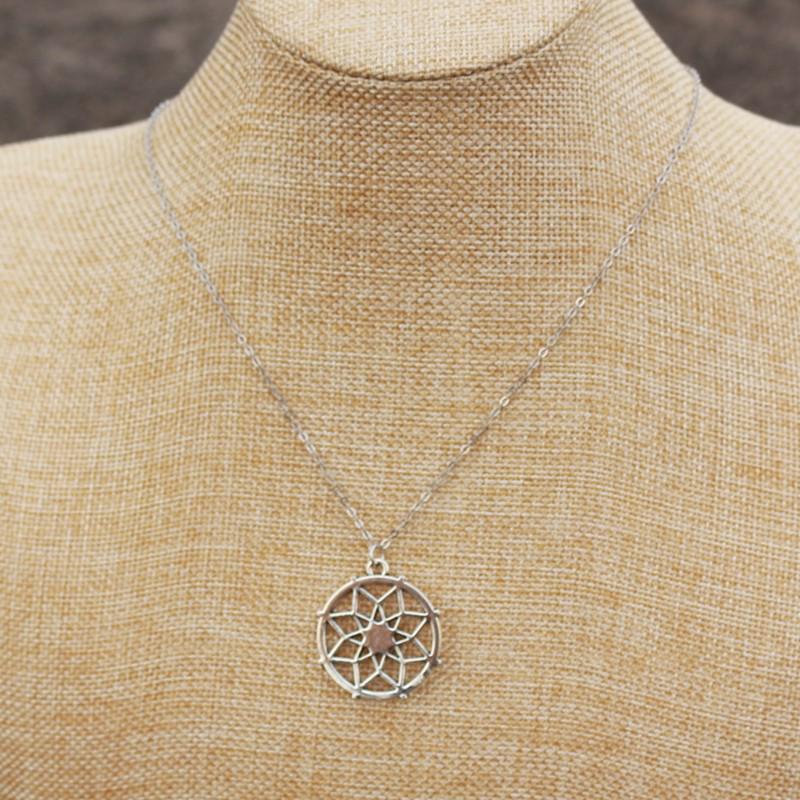 Korean Ethnic Flower Pendant Clavicle Necklace - Simple, Stylish Jewelry Accessory