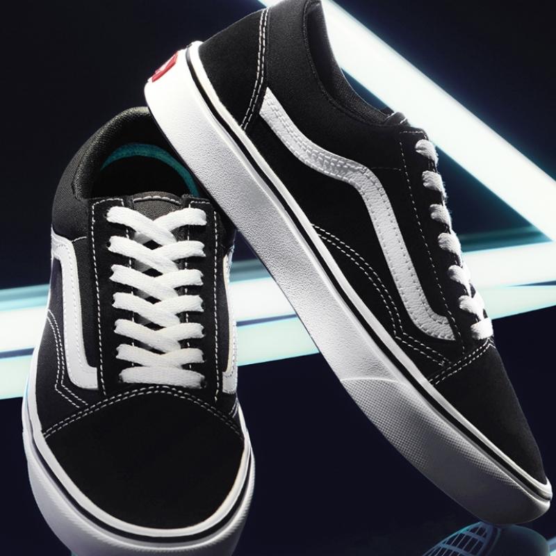 Barnes Comfique Old School Black True White Vn0a3wmavne1