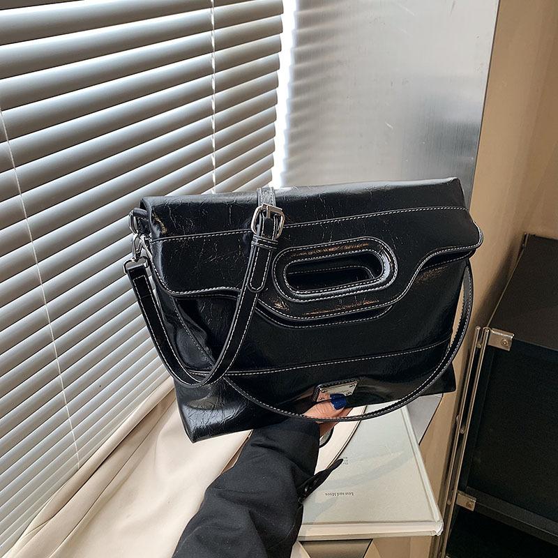 Commuter Large-capacity Bag Women's New Casual Soft Leather Shoulder Messenger Bag Portable Tote Bag