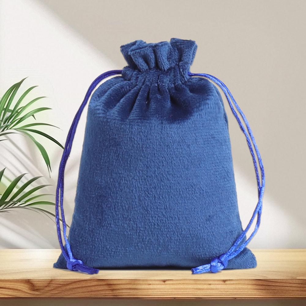 Zakázkový černý sametový úložný sáček na šperky z flanelu se stahovací šňůrkou