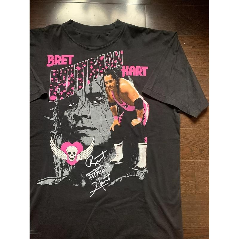 Men's Brett Hart Wrestling Legend Signed T-Shirt - Official Signature & Iconic Hart Photo/Handwriting, Durable Machine-Washable Tee Suitable for