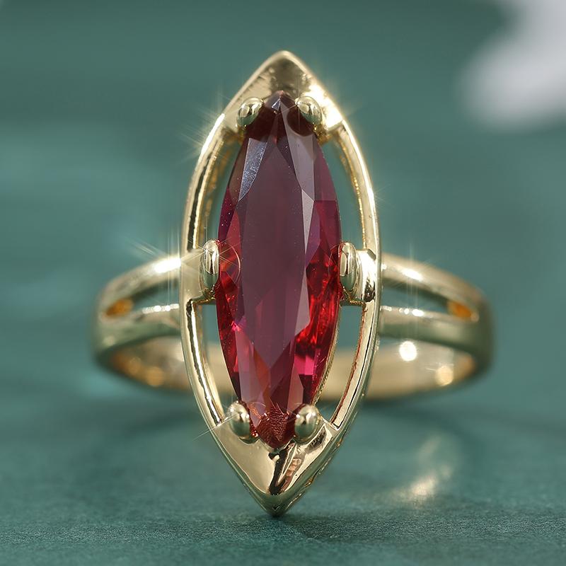 Magnifique Bague pour Femme Incrustée de Zircon Rouge Dorée Tendance Sculpture à la Main Bijoux Quotidien Party Cadeau d'Anniversaire