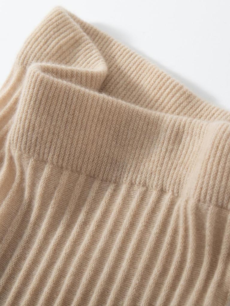 Women's Mid-Length A-Line Cashmere Knit Skirt - High-Waisted, Ribbed, Slimming, Pleated, Versatile.