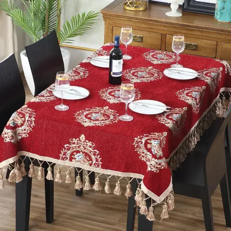 Europese Rechthoekige Kant Tafelkleed met Kwastjes Nieuwe Bruiloft Rode Borduurwerk Tafelhoes High-End Chenille Eettafels Doek 140x140cm