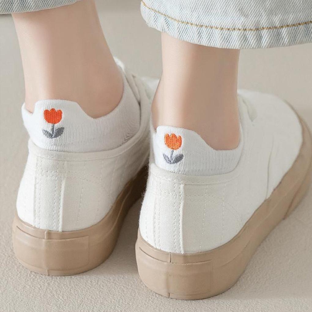 5 Pairs of Women's Embroidered Point Sneaker Socks