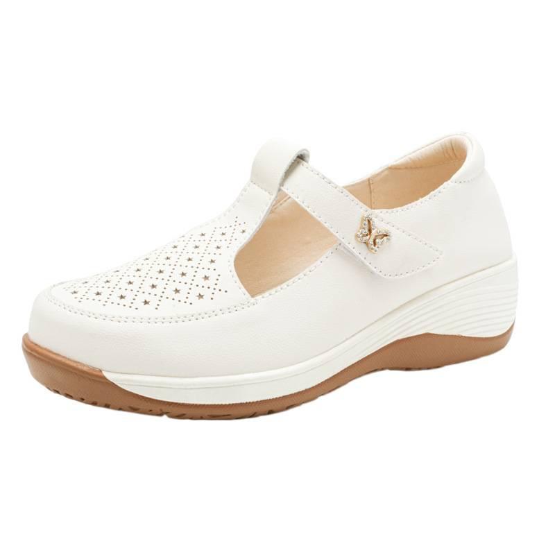 Schräger Absatz kleine weiße Schuhe Damen 2025 neu Sommer hohle Sandalen mit weicher Sohle rutschfest dicksohlig Frühling und Herbst lässige Board-Schuhe Damen