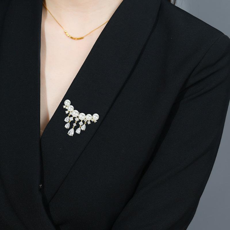 Water Drop Rhinestone Pearls Brooches Women Jewelry Party Accessories Corsage Fastening Clothes Lapel Pin