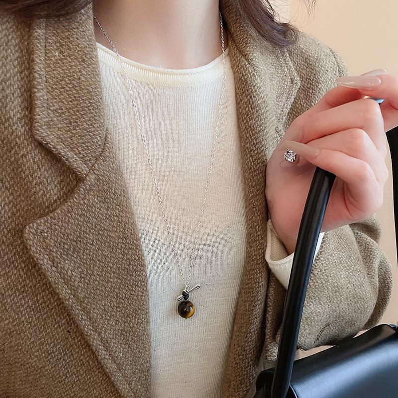 Autumn and winter retro coffee color tiger's eye stone pearl necklace temperament collarbone chain Maillard necklace women