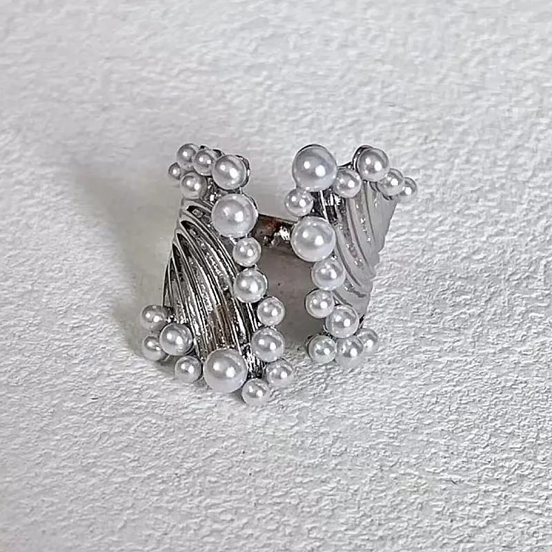 

2024 Newcomer Korean Version Design Sense Imitation Pearl Copper Alloy Opening Women s Ring Fashion Vintage Jewelry Gifts