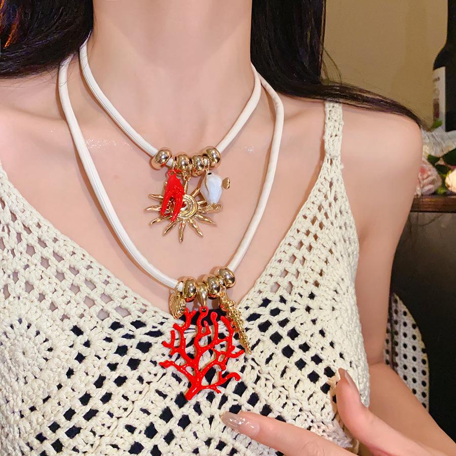 Cute bear pendant necklace niche fashion design sweater chain high sense versatile temperament jewelry accessories