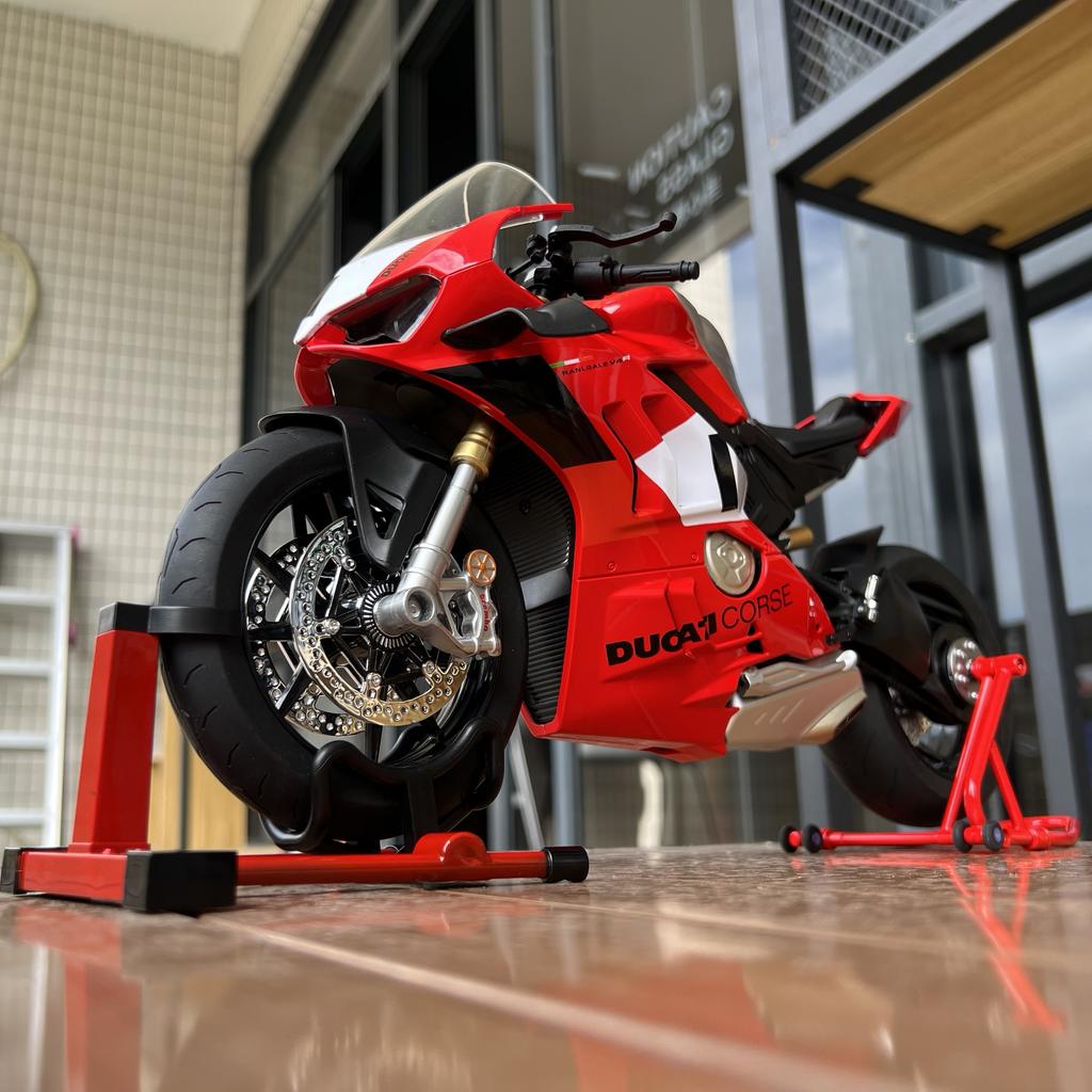 Spray 1/6 Ducati V4S Racing Motorcycle Alloy Diecast Model Car Trendy Indoor Furniture Toys Ornaments Collection Hobbies Holiday