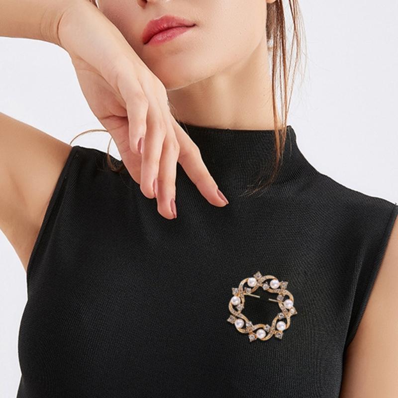 All-Matching Lapel Pins Fashoin Pearls Wreath Brooch Round Pins Elegant Badge Breastpin Decoration Clothes Accessories