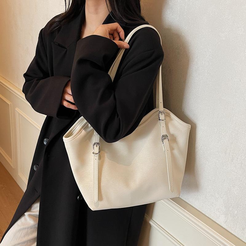 Large capacity matte retro bag women's autumn and winter 2025 new versatile shoulder bag texture work commuter tote bag