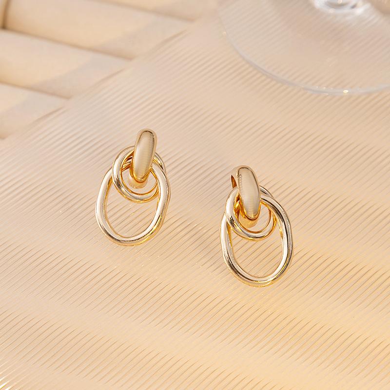 Simple and Cool Geometric Circle Earrings, European and American Retro Double Layered Winding Design, Fashionable Earrings and Accessories.