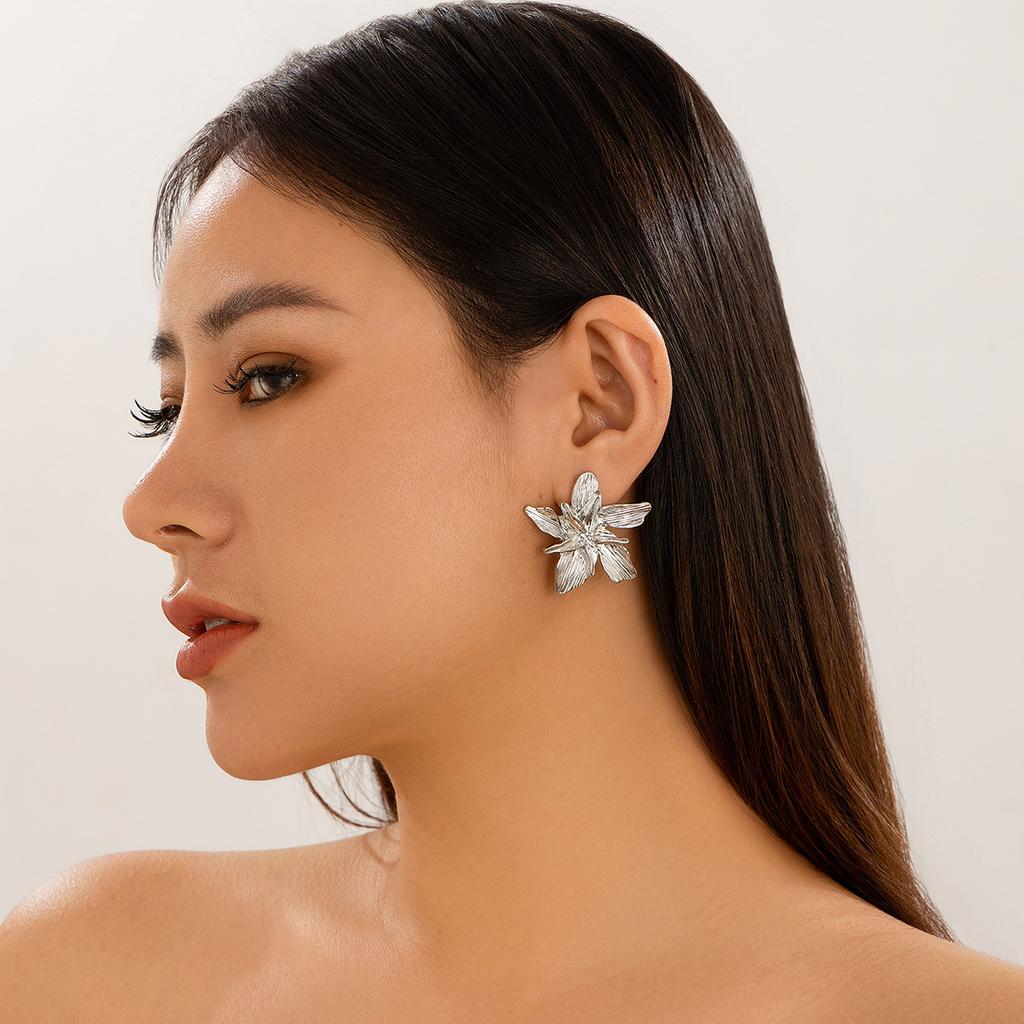European and American liquid lava metal pleated love flower earrings for women ins style geometric texture round earrings