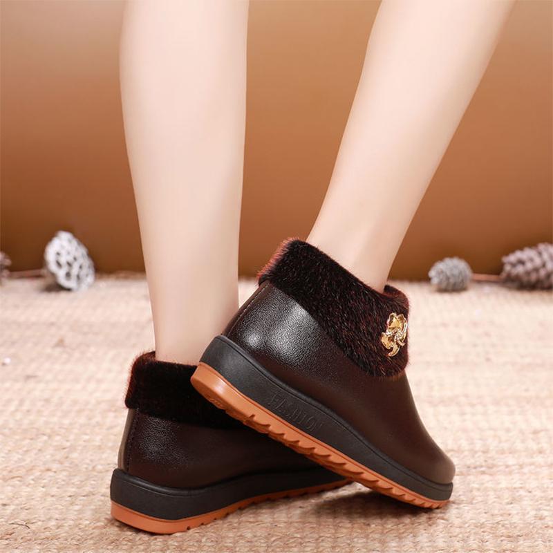Chaussures pour femmes Bottes chaudes Bottes d'hiver à semelles épaisses Bottes antidérapantes imperméables Chaussures à semelles souples Plus Chaussures en cuir antidérapantes en velours pour personnes âgées Bottes de neige