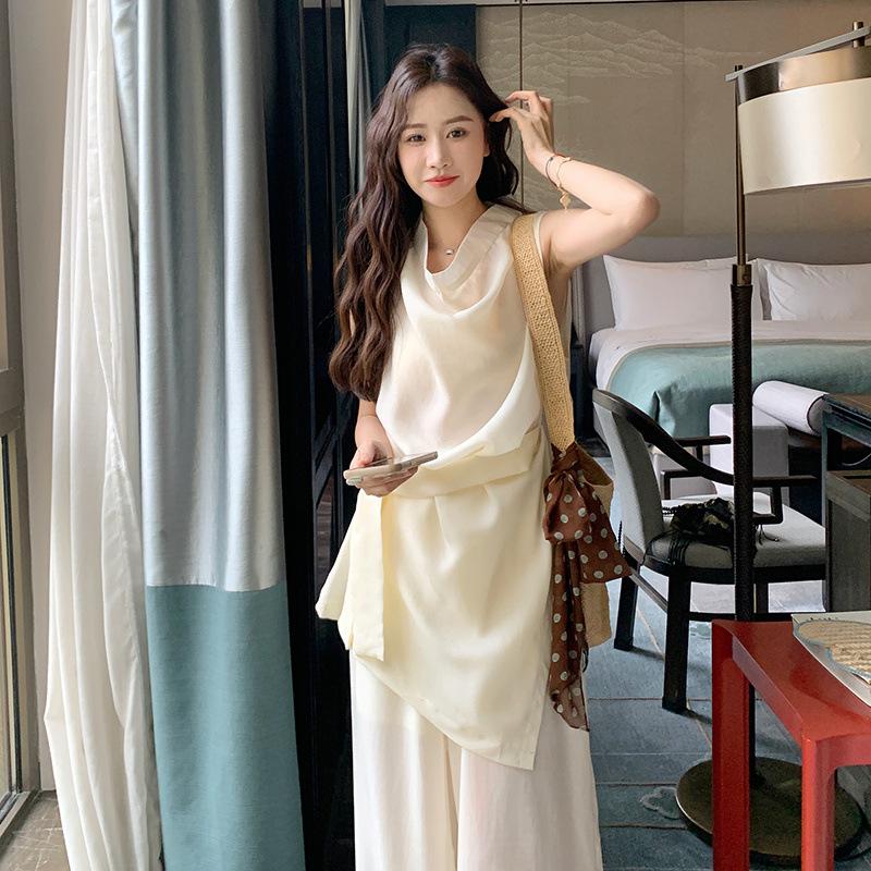 Cool and relaxed, wear a complete set of women's summer casual temperament, light and breathable sleeveless top and wide-leg pants two-piece set