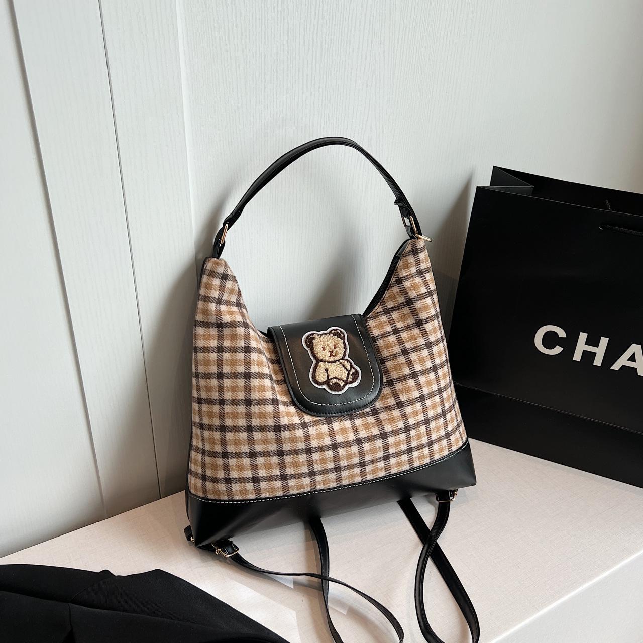 

Women s Large Capacity Plaid Crossbody Tote Bag: Fashionable & Versatile for Commuting (2025 Edition) 30*8*28