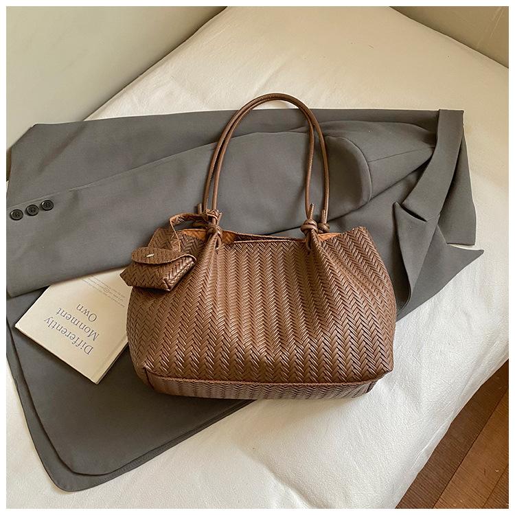 Retro Woven Pattern Big Bag Women 2025 New Fashion High Sense Tote Bag Large Capacity Commuter Armpit Bag