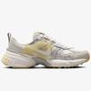 Nike V2K Run W V2K RUN Size Phantom/Light Khaki/College Gray/White HV4314-030, 26.5cm