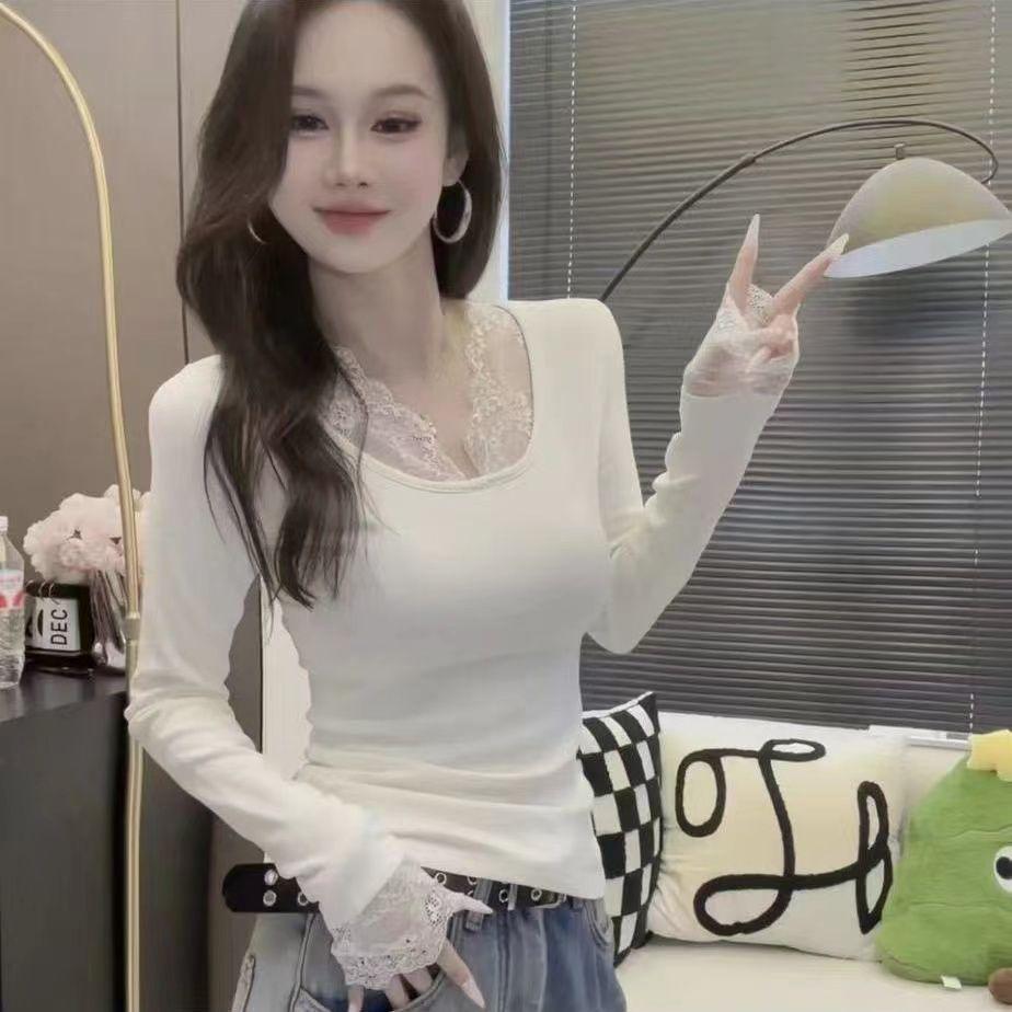 Velvet Lace Patchwork V-Neck Plus Size Slimming Top for Women - Spring/Autumn Long Sleeve, Figure-Flattering & Concealing.