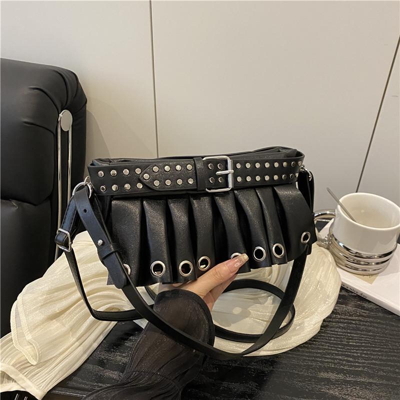 

Women s bag new punk bag fashion pleated shoulder bag trendy crossbody underarm rivet bag чорний