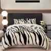 Leichtes, luxuriöses, vierteiliges Set mit Zebramuster und dickem Bettbezug und Bettlaken
