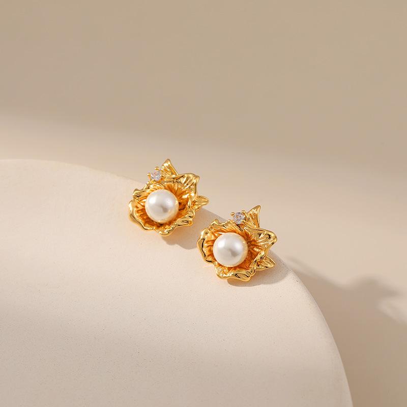 Trendy european and american style 18k gold plated brass pearl earrings - elegant stud earrings with shell pearls