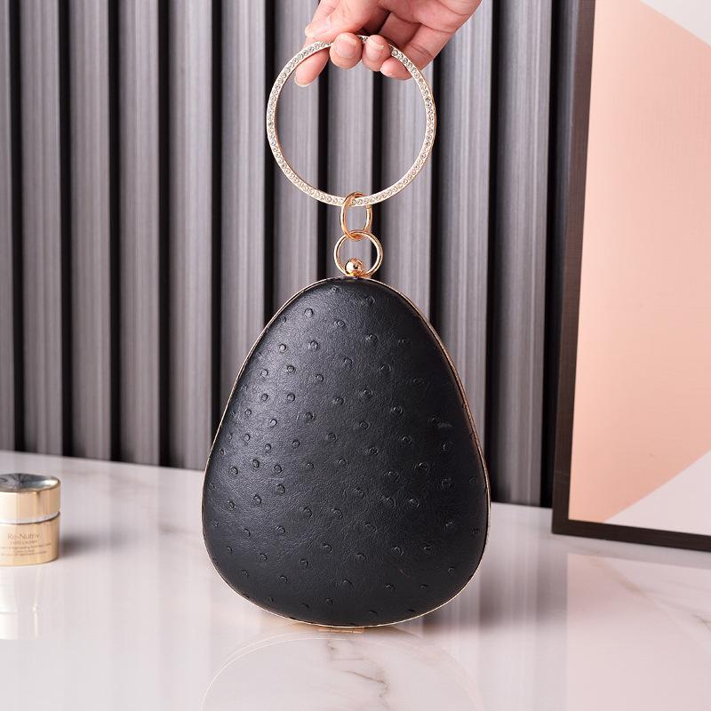 New ostrich PU featured women s bag cute strawberry chain bag fashion bag чёрный