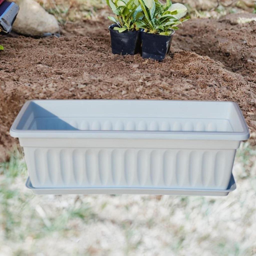 Kvetináč na balkón s drenážnym otvorom a podmiskou na domáce použitie