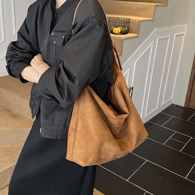 Frosted retro bag women's large capacity 2025 new autumn and winter versatile casual shoulder messenger bag commuter tote bag