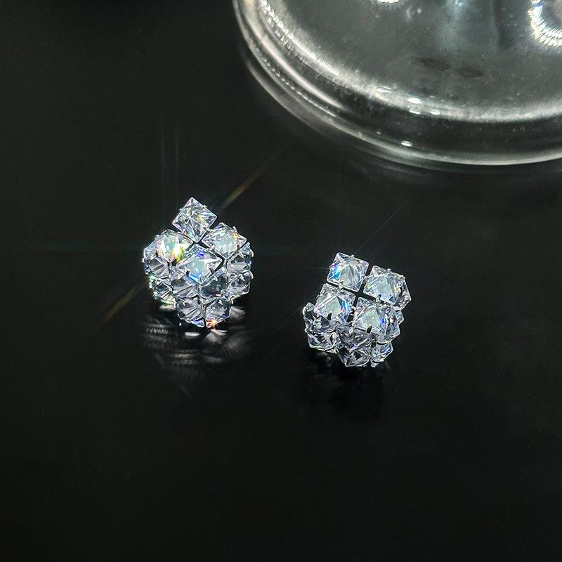Изысканные трехмерные квадратные серьги, серьги с цирконами, подчеркивающие темперамент, легкая роскошь, нишевые, серьги с микро-инкрустацией и полым дизайном
