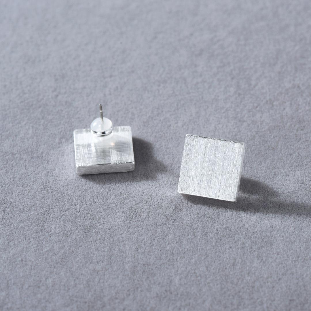 

Niche Personality Light Luxury Fashion Simple Square Brushed Earrings S925 Silver Needle Stud Earrings Temperament Versatile Earrings