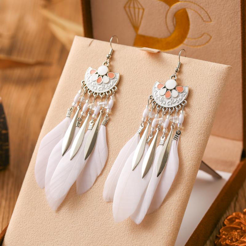 Neuer Drop Oil Fächerförmiger Federohrring für Damen Mode Bohemian Langer Silberfarbener Metall Reiskorn Hänger Ohrring Schmuck
