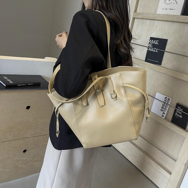 

2025 новая ретро большая сумка-тоут женская нишевый дизайн многофункциональная текстурная сумка через плечо для通勤 42*14*28 хаки