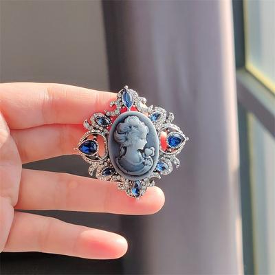 Retro Fashion Popular Ladies Brooch, Beauty Head Brooch, High-End Rhinestone Brooch Embossed Styling Pin