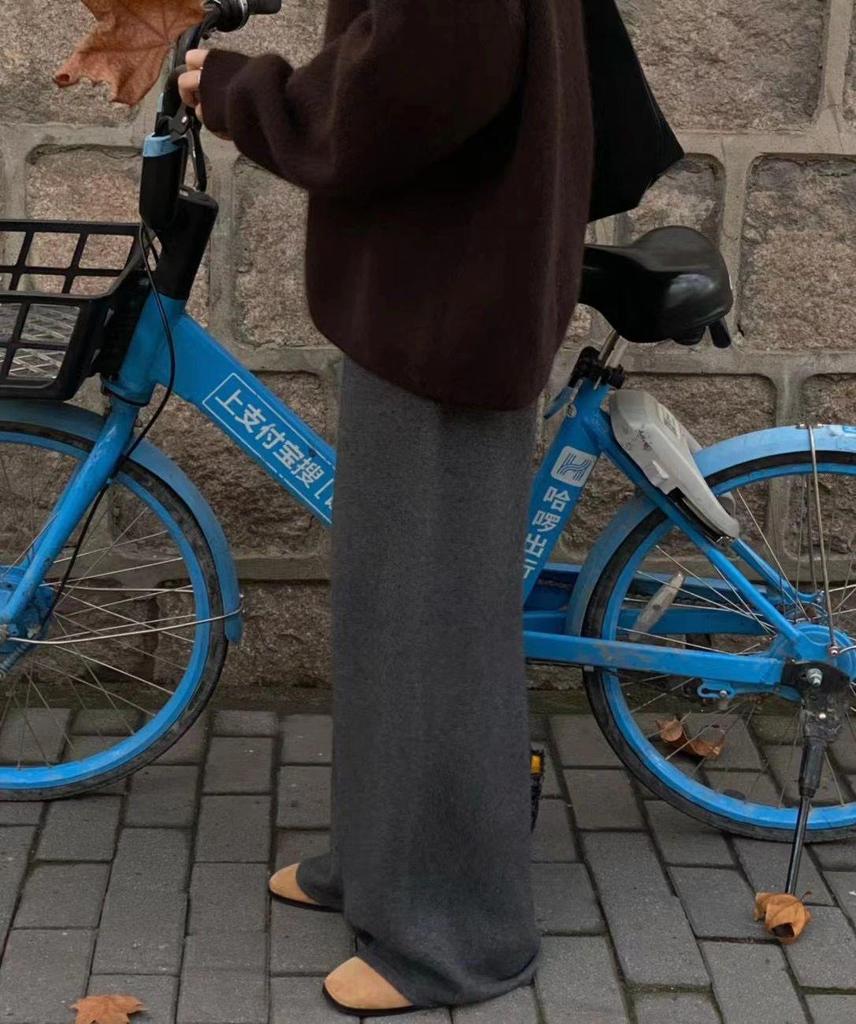 2026 Autumn/Winter Slimming Knit Wide-Leg Pants for Pear-Shaped Figures: Thickened, Drape, Casual, Straight-Leg Fit!