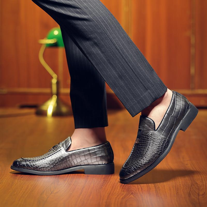 Fashion Trendy Men's PU Loafers New Flats Pointed Toe Slip-On Dress Moccasins Comfortable Walking Shoes for Men Business Casual Footwear