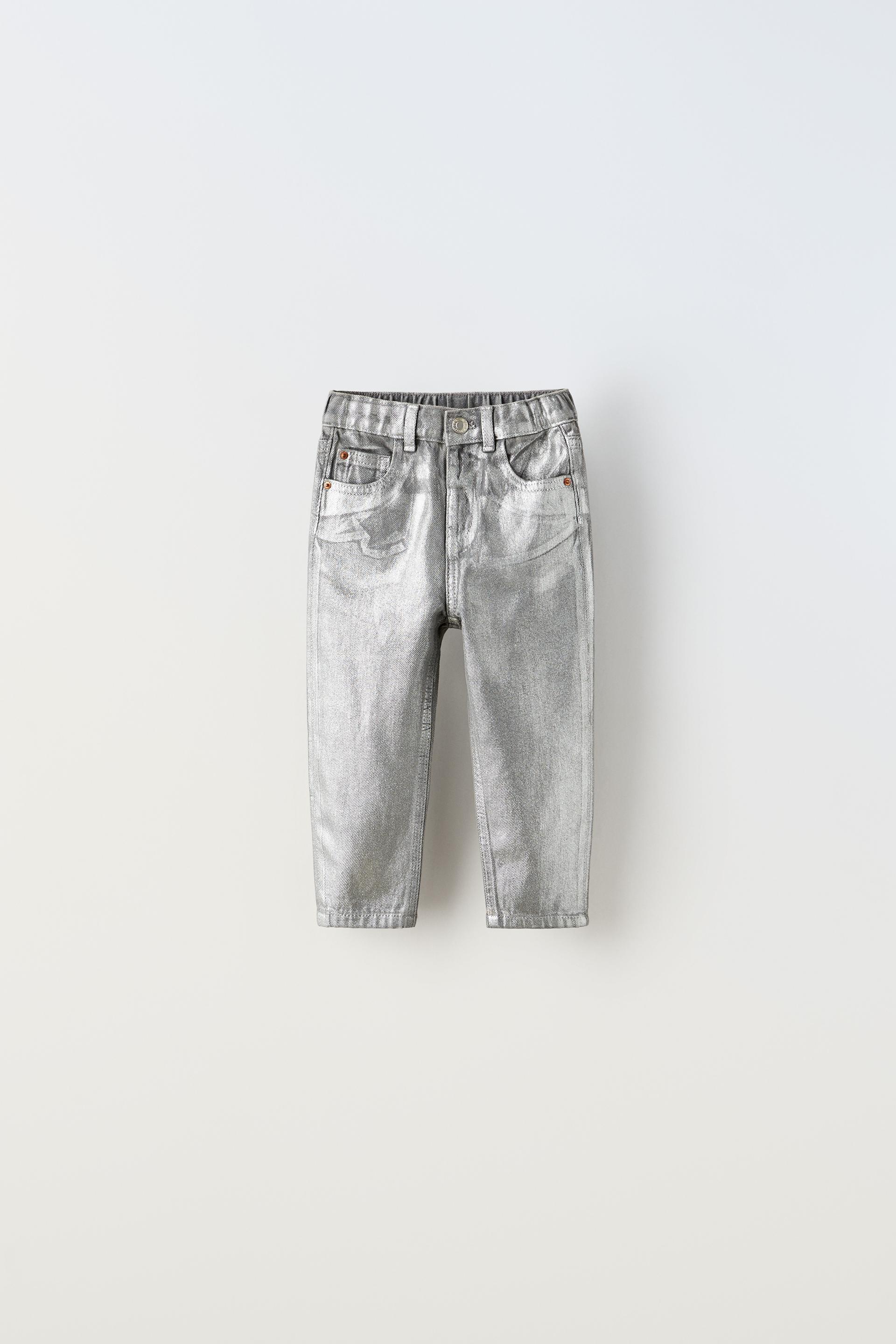 

БРЮКИ MOM-FIT С ДЕТАЛЯМИ ИЗ ПЛЕНКИ