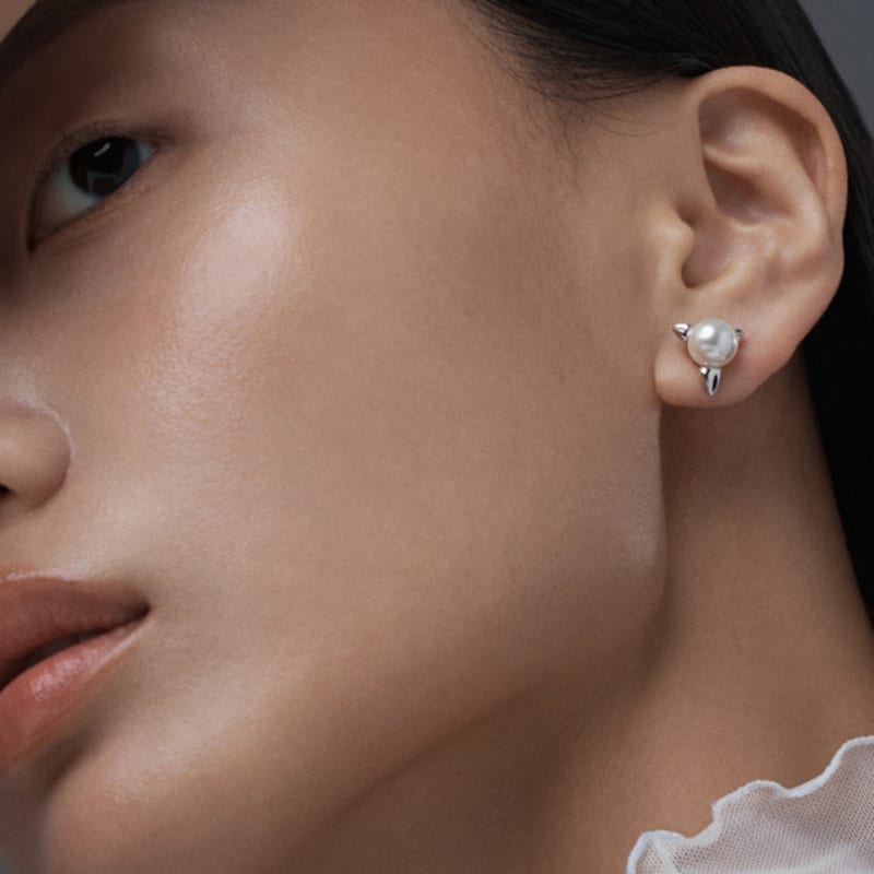 

amidibloom arrow pearl earrings  8mm (2 color) gold plated