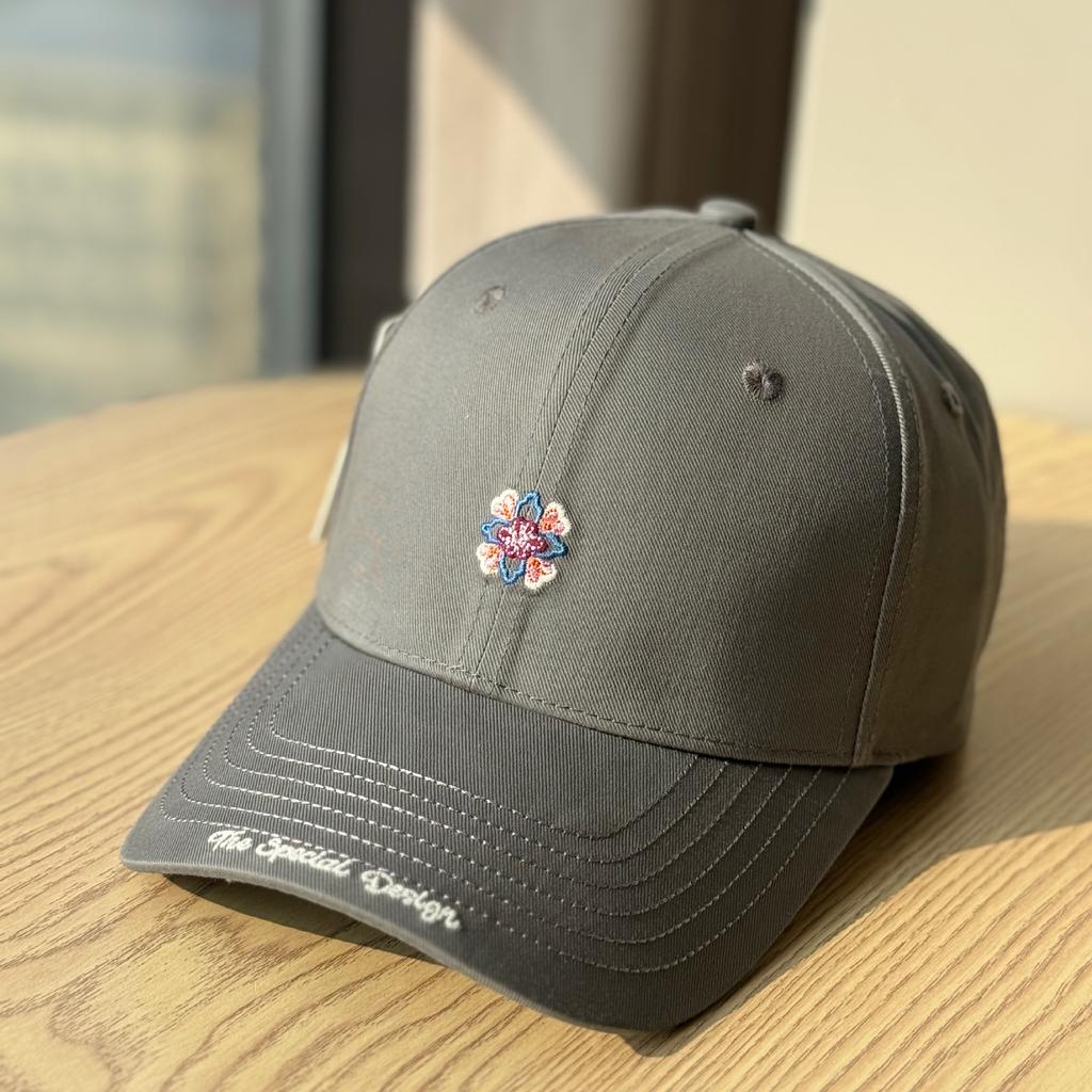 Koreanischer Baseballhut mit steifer Krempe für Damen und Herren, lässiger vielseitiger Hut mit dreidimensional gestickten Blumen, Sonnenschutz, Gesichtsformend,