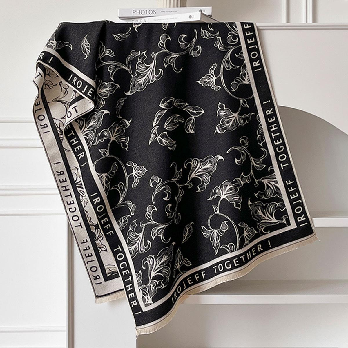 

Женский зимний шарф с цветами, универсальный, премиальный на ощупь, имитация кашемира, с кисточками и буквенным принтом, большой трендовый теплый шарф 185*65cm чёрный