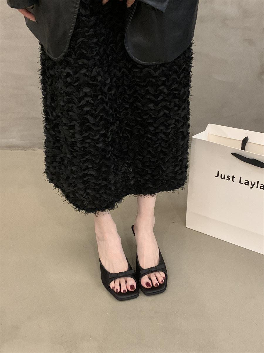 

2025 г., летние новые женские тапочки на высоком каблуке с квадратной головкой в европейском и американском стиле с одним словом и бантом 40 чёрный