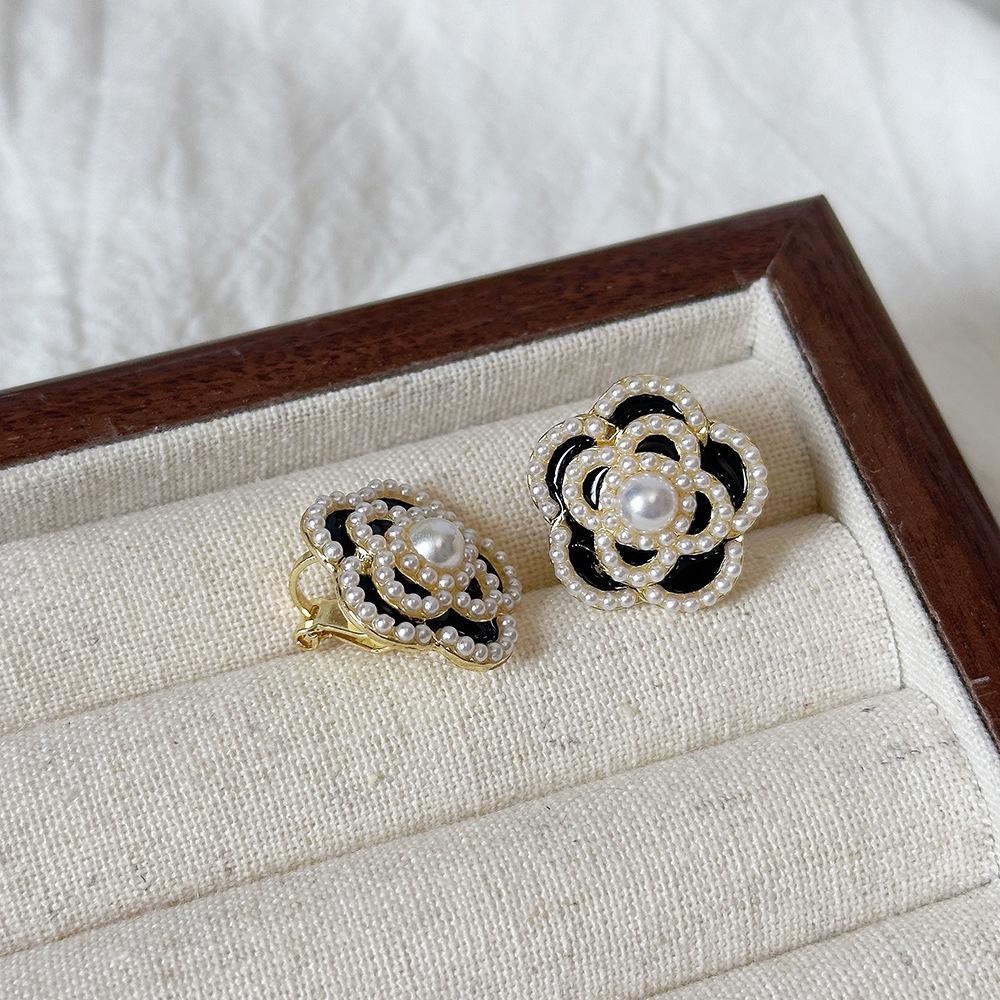 Korean Xiaoxiang Love Heart Earrings: High-End Summer Sweet Design with Niche Oil Drop Accents