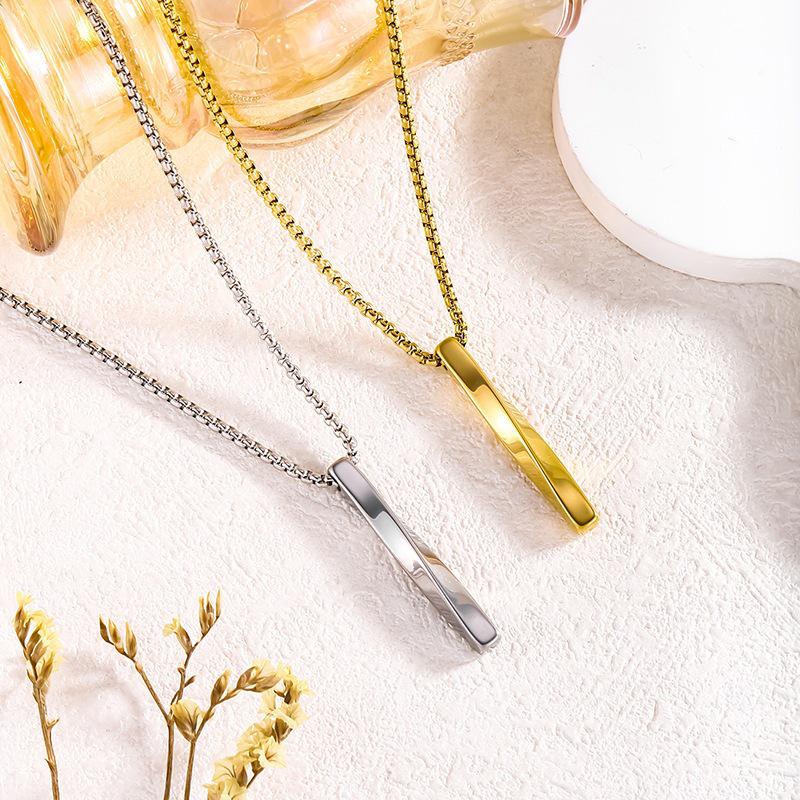 Hip Hop Fashion Pendant: Versatile Titanium Steel Necklace, Trendy Cross-border Design for Couples, Simple and Stylish Collarbone Chain