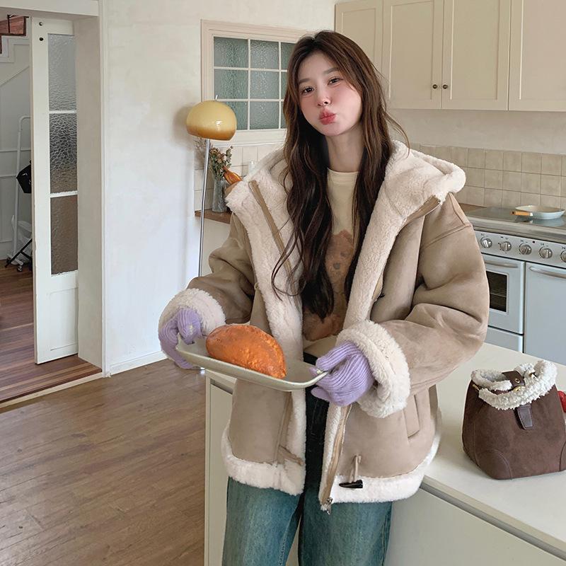 

Женское пальто 2024 года с капюшоном, приталенное, из искусственной овчины, XL2559 L (62.5-70 kg)