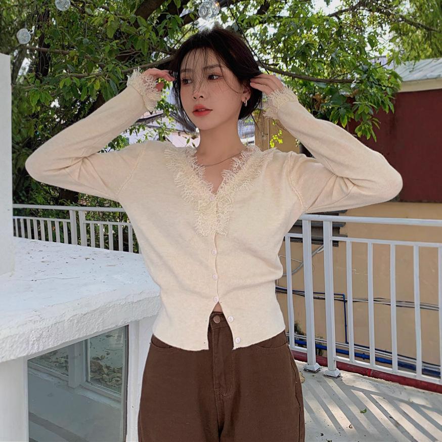 Xiaoxiangfeng v-neck lace splicing knitted sweater women's autumn design shirt short clothing