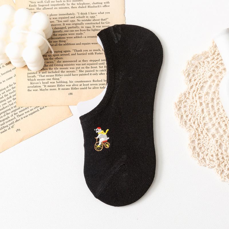 

Women s Summer Thin Cartoon Embroidery Shallow Mouth Fashion Invisible Silicone Non Slip Heel Socks 1 pair чорний