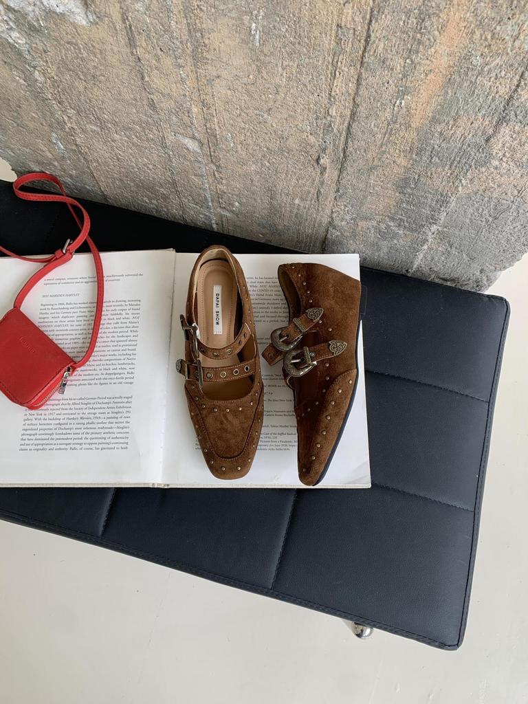 2025 autumn and winter new retro rivet Mary Jane shoes square head word with British inner height increase shallow mouth single shoes women